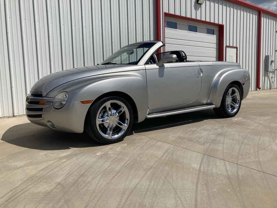 2005 Chevrolet SSR - Image 4 of 9
