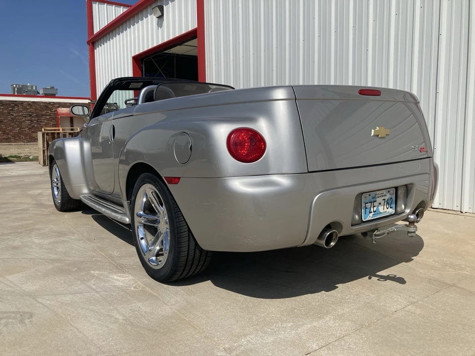 2005 Chevrolet SSR - Image 3 of 9