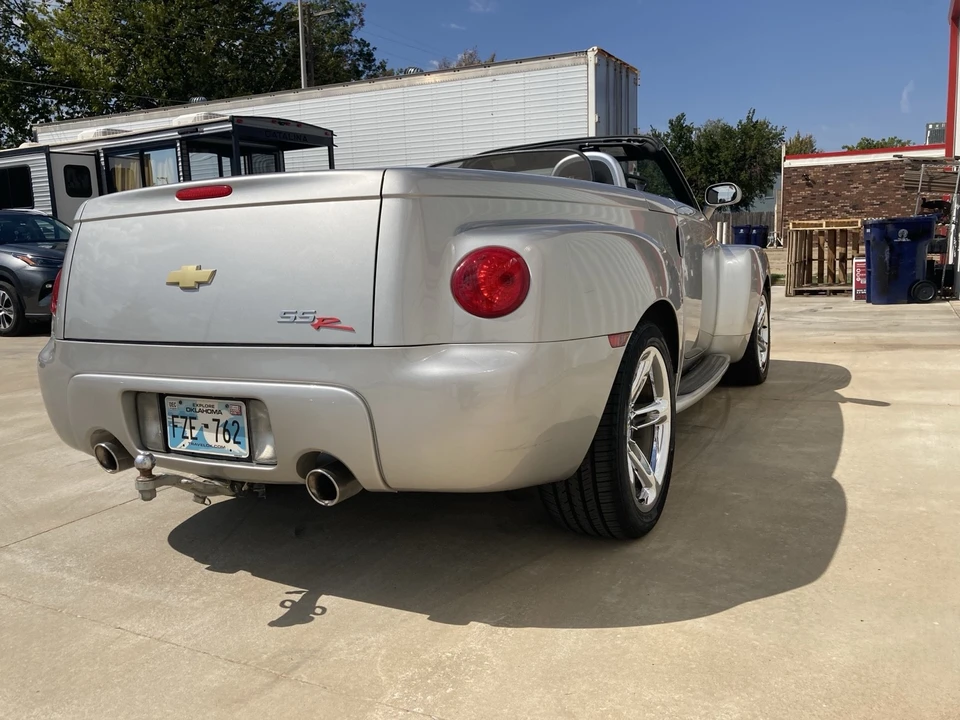 2005 Chevrolet SSR - Image 2 of 9