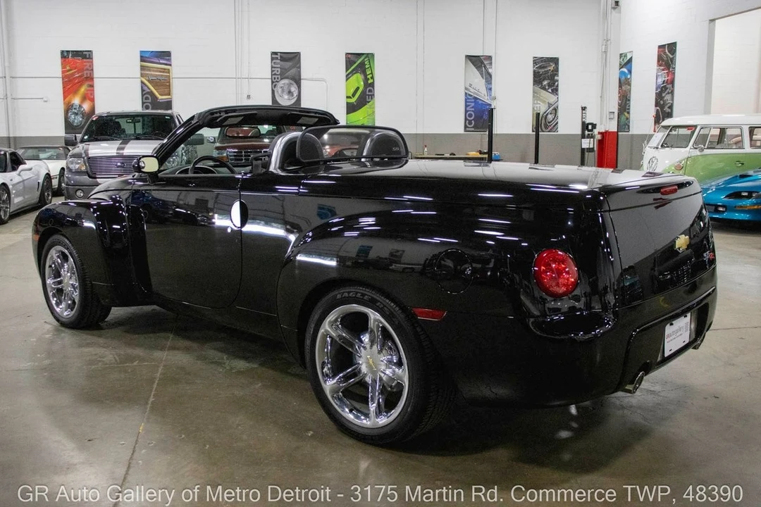 2005 Chevrolet SSR - Image 5 of 12