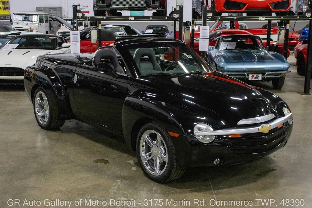 2005 Chevrolet SSR - Image 10 of 12