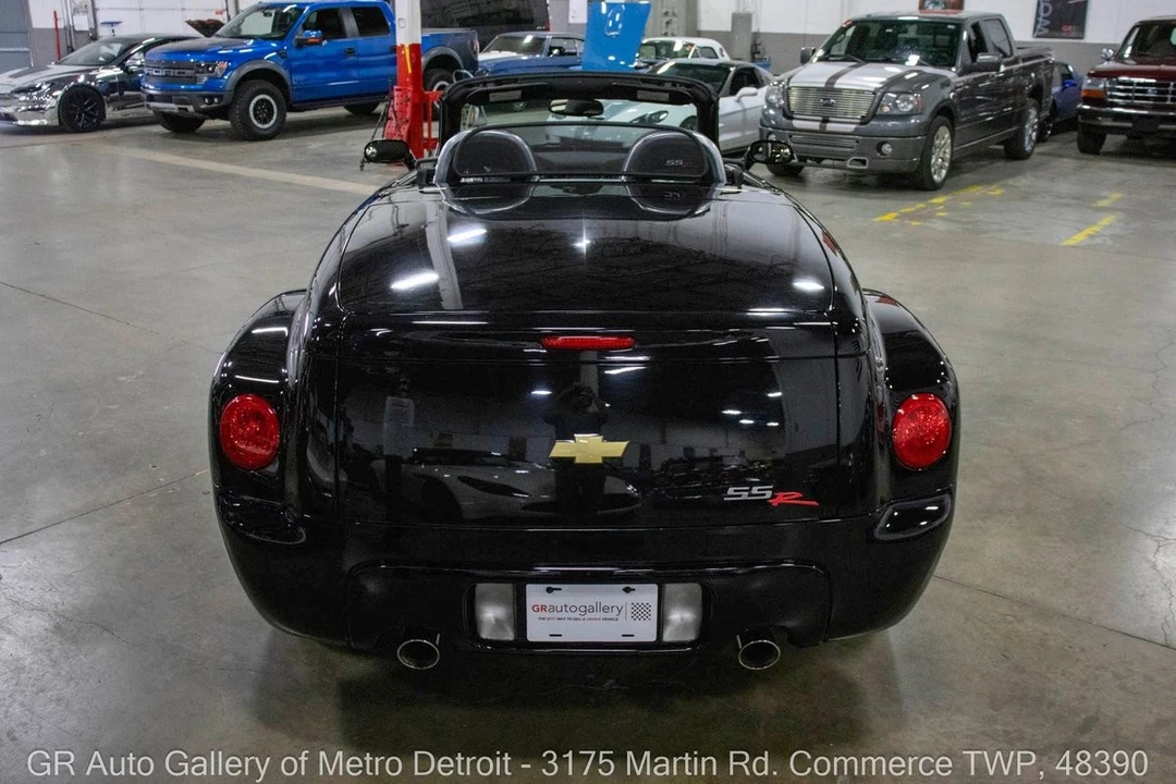 2005 Chevrolet SSR - Image 6 of 12