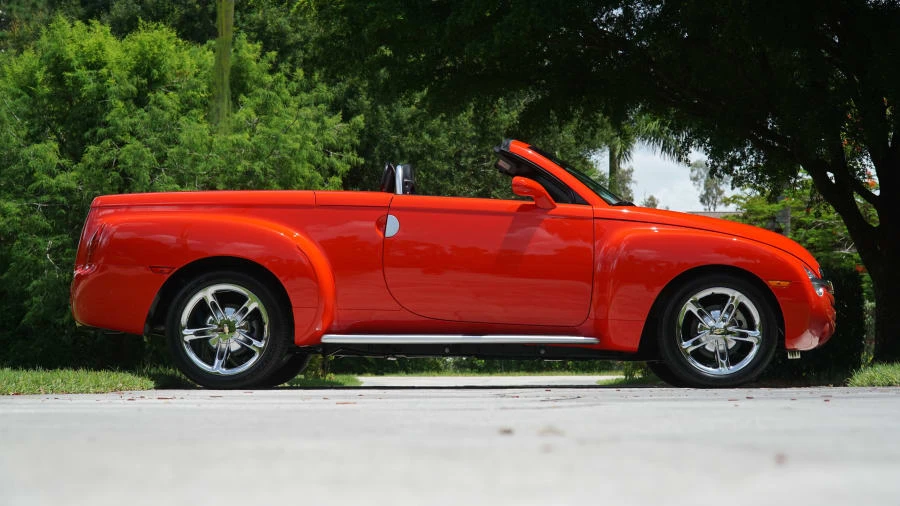 2005 Chevrolet SSR - Image 3 of 12