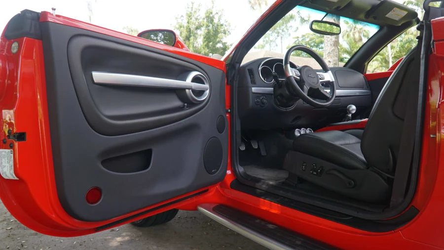 2005 Chevrolet SSR - Image 5 of 12