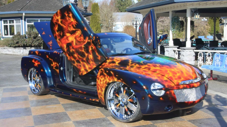 2005 Chevrolet SSR - Image 2 of 8