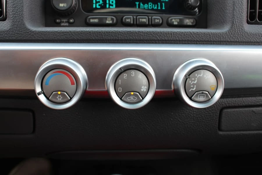 2005 Chevrolet SSR - Image 20 of 31