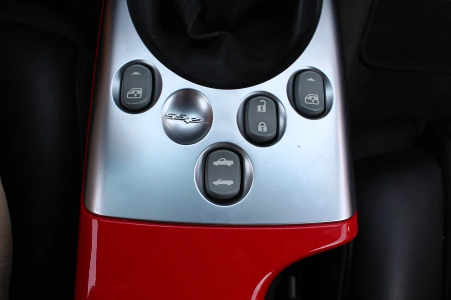 2005 Chevrolet SSR - Image 17 of 31
