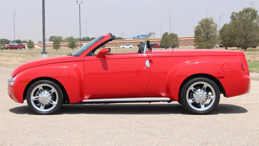 2005 Chevrolet SSR - Image 7 of 31