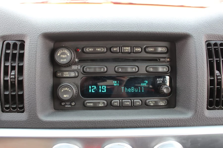 2005 Chevrolet SSR - Image 26 of 31