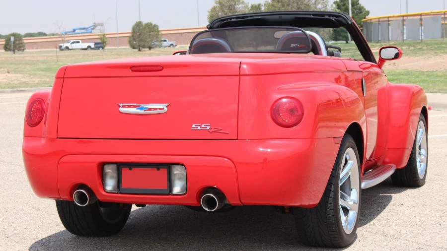 2005 Chevrolet SSR - Image 3 of 31