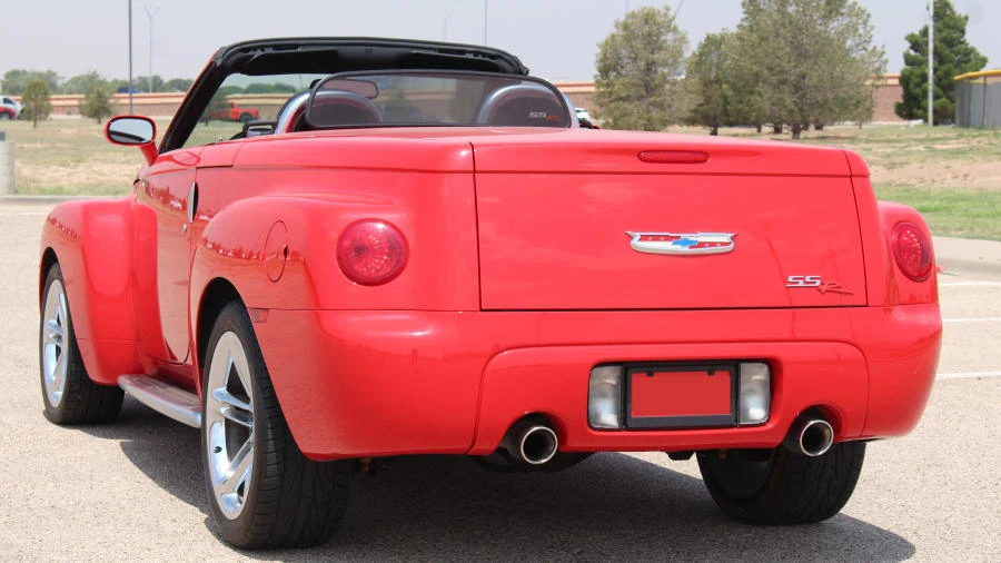2005 Chevrolet SSR - Image 8 of 31