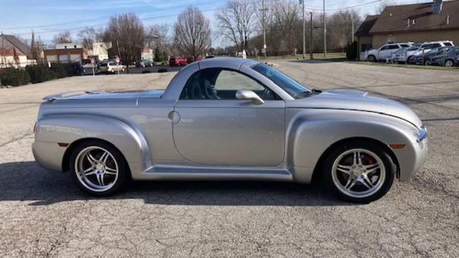 2005 Chevrolet SSR - Image 2 of 7