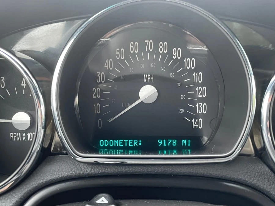 2005 Chevrolet SSR - Image 9 of 12