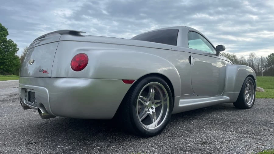 2005 Chevrolet SSR - Image 3 of 12