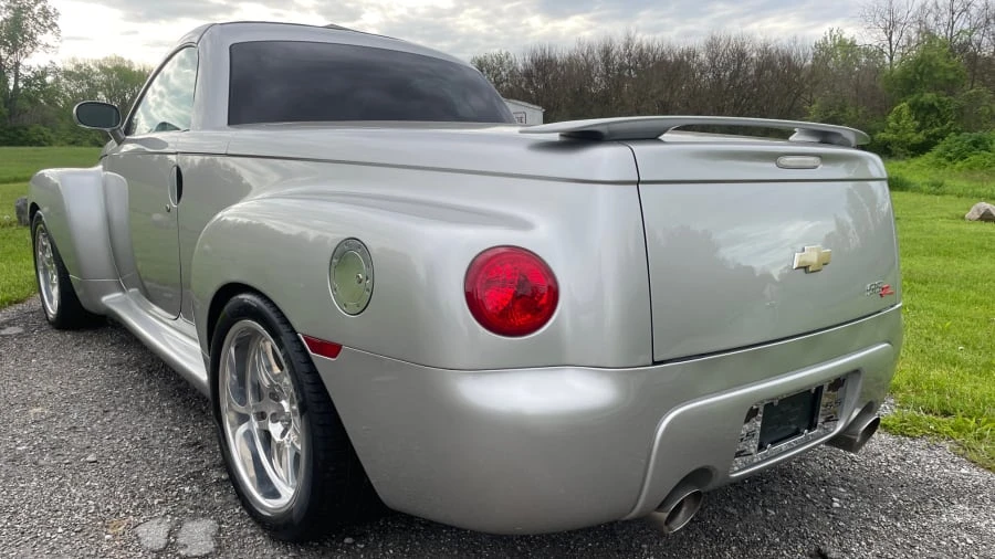 2005 Chevrolet SSR - Image 6 of 12