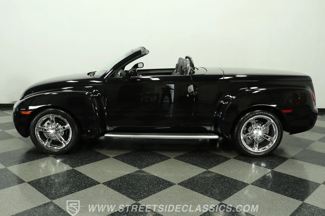 2005 Chevrolet SSR - Image 3 of 12