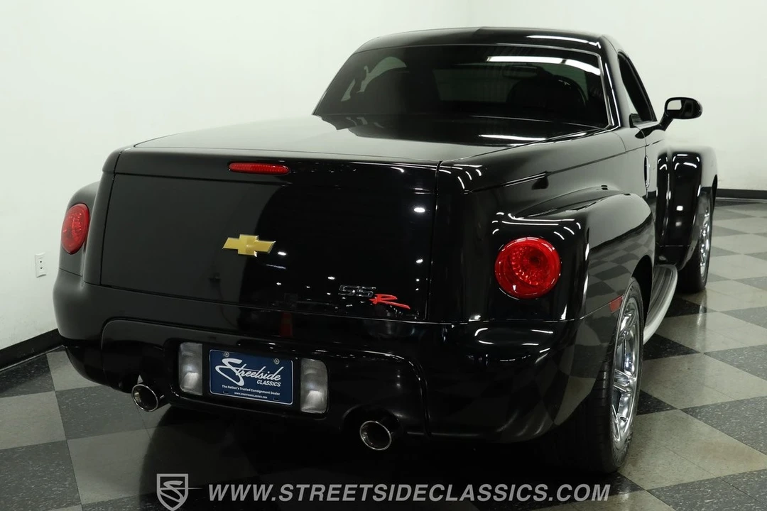 2005 Chevrolet SSR - Image 11 of 12