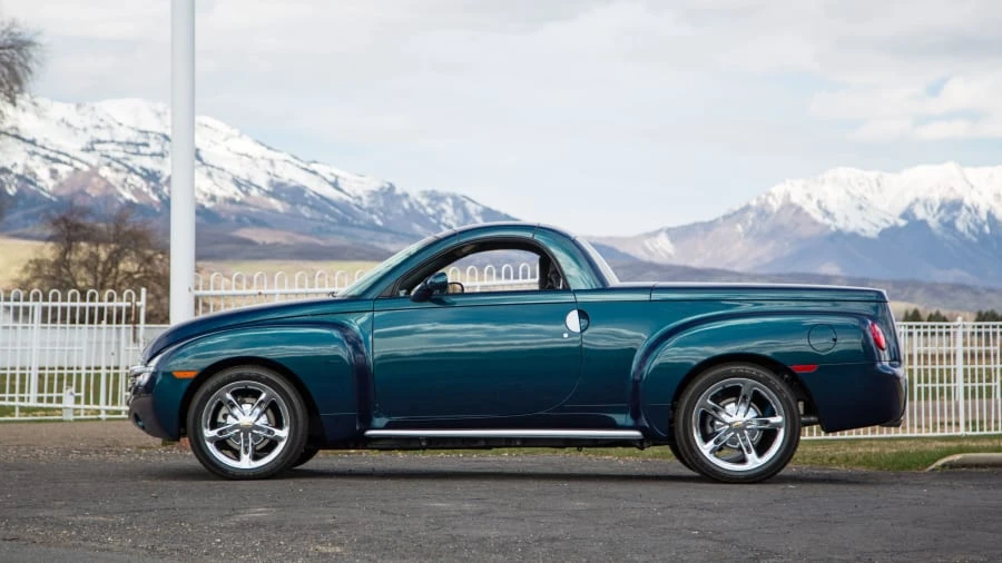 2005 Chevrolet SSR - Image 2 of 20