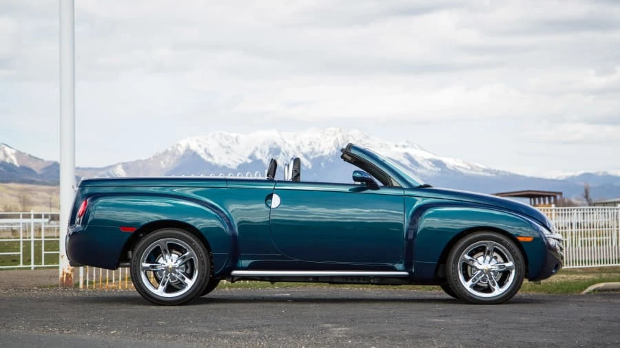 2005 Chevrolet SSR - Image 8 of 20