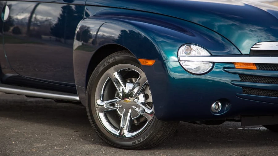 2005 Chevrolet SSR - Image 10 of 20