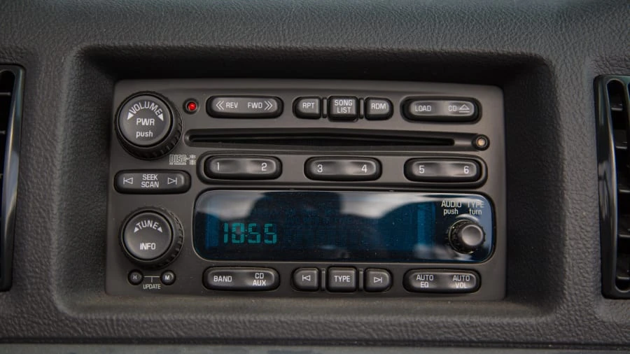 2005 Chevrolet SSR - Image 13 of 20