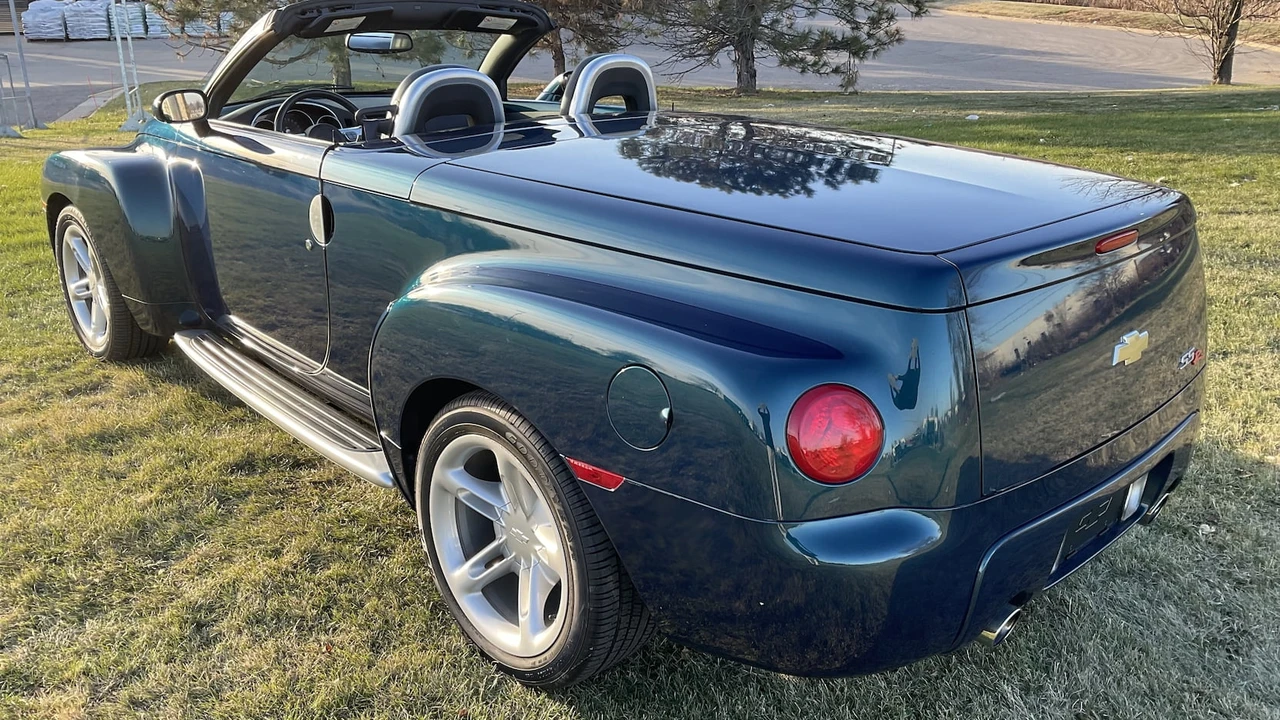 2005 Chevrolet SSR - Image 3 of 14