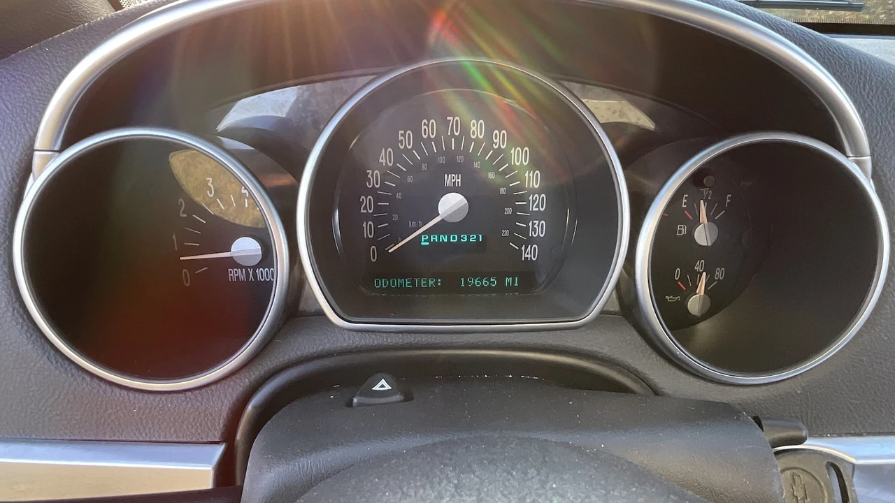 2005 Chevrolet SSR - Image 11 of 14