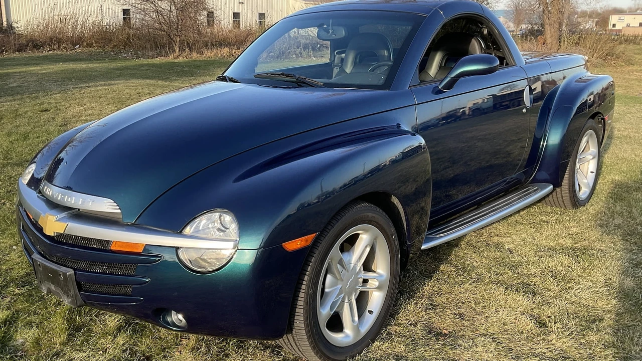2005 Chevrolet SSR - Image 12 of 14