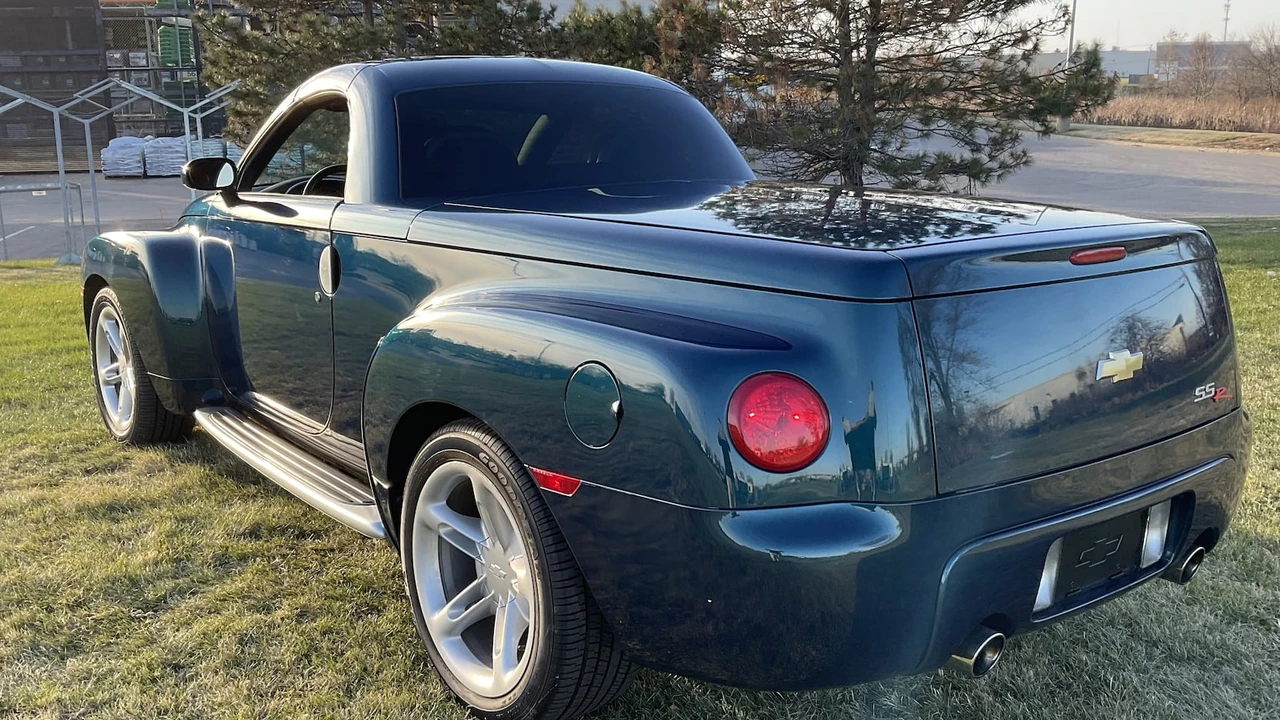 2005 Chevrolet SSR - Image 14 of 14