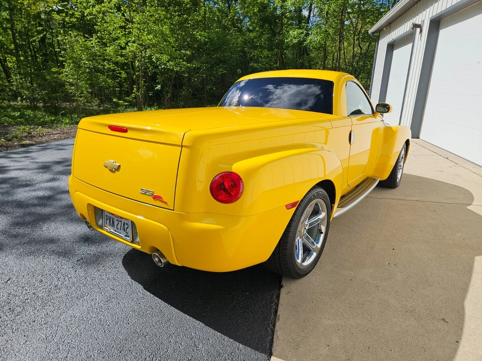 2005 Chevrolet SSR - Image 5 of 12