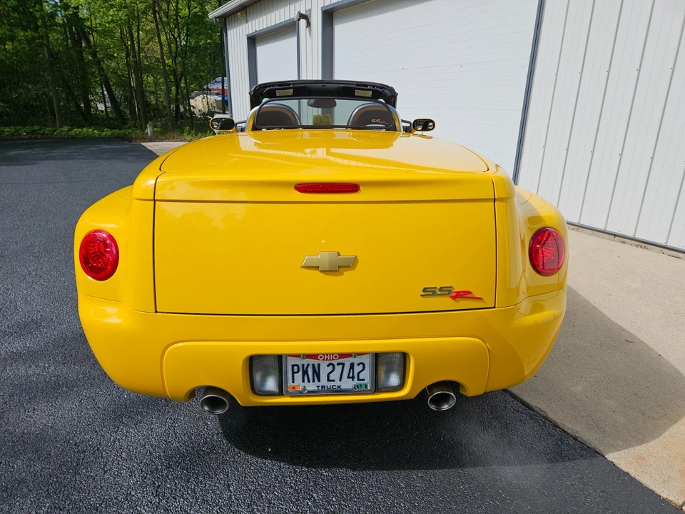 2005 Chevrolet SSR - Image 8 of 12