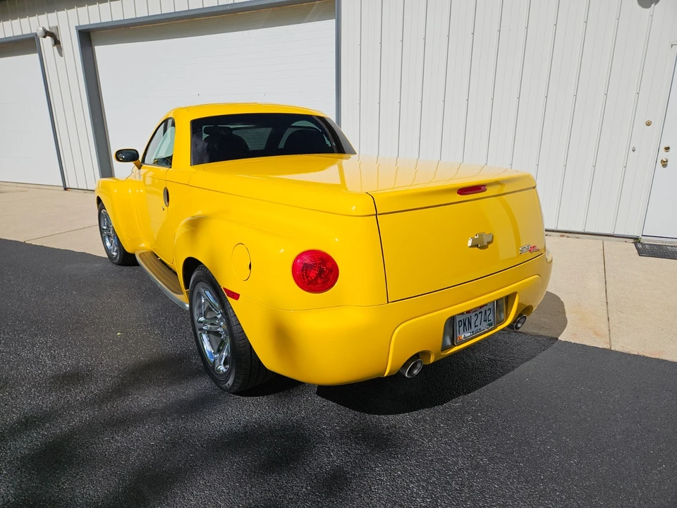 2005 Chevrolet SSR - Image 3 of 12