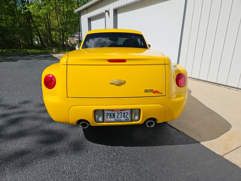 2005 Chevrolet SSR - Image 4 of 12