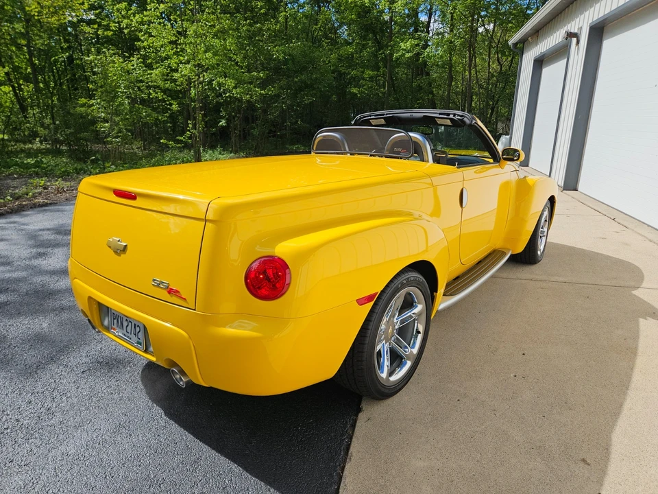 2005 Chevrolet SSR - Image 9 of 12