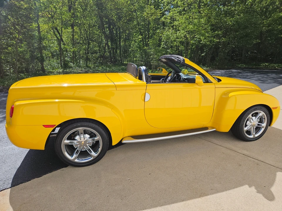 2005 Chevrolet SSR - Image 10 of 12