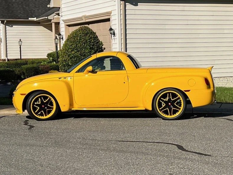 2005 Chevrolet SSR - Image 11 of 17