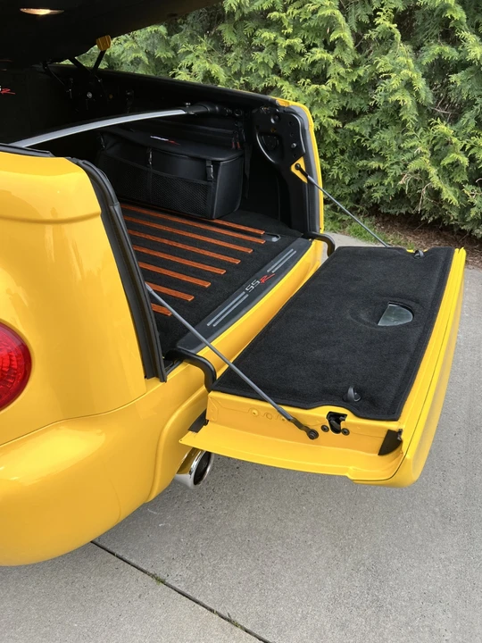 2005 Chevrolet SSR - Image 8 of 31