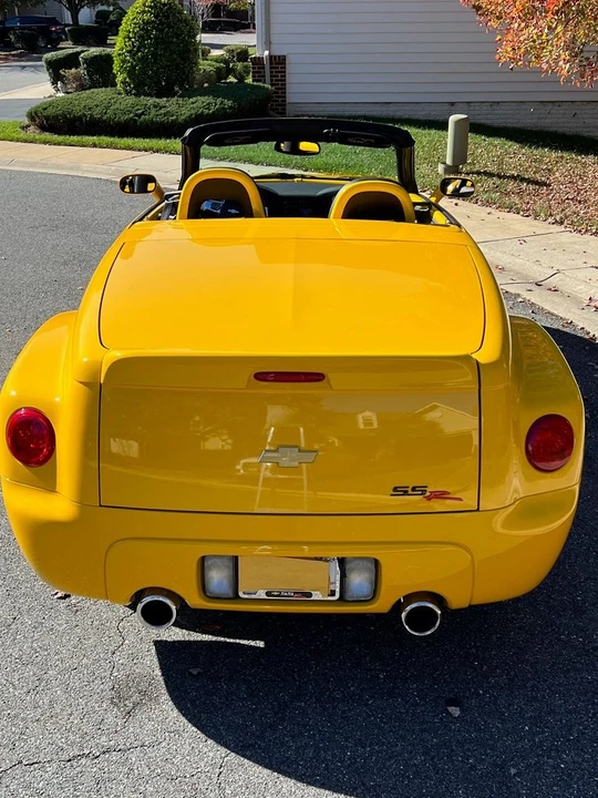 2005 Chevrolet SSR - Image 3 of 18