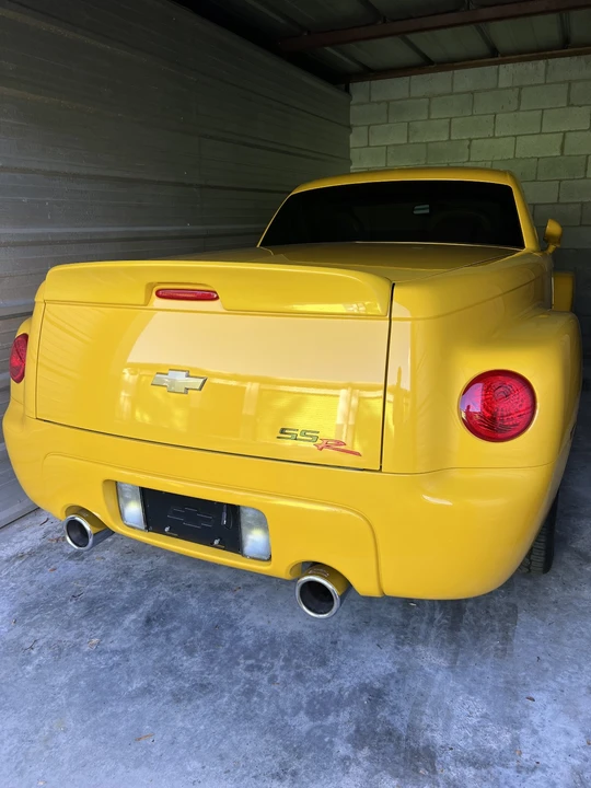 2005 Chevrolet SSR - Image 16 of 17
