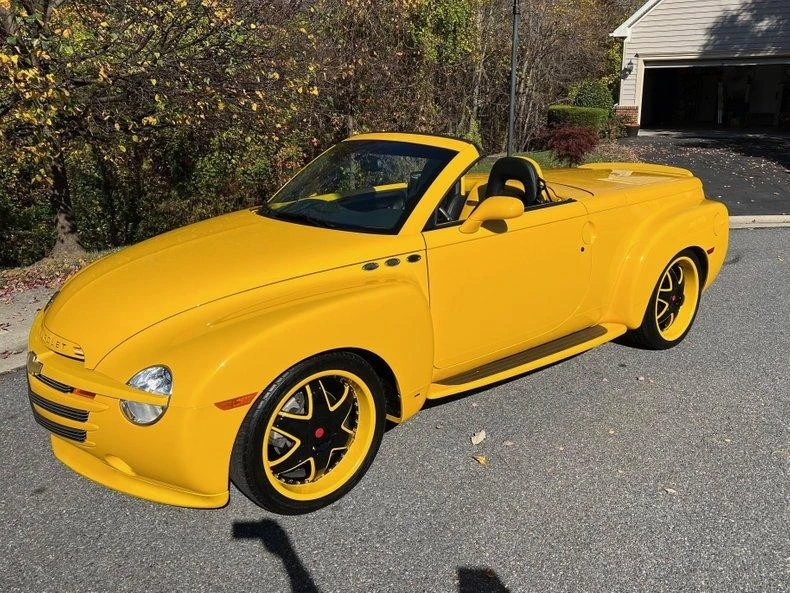 2005 Chevrolet SSR - Image 2 of 17