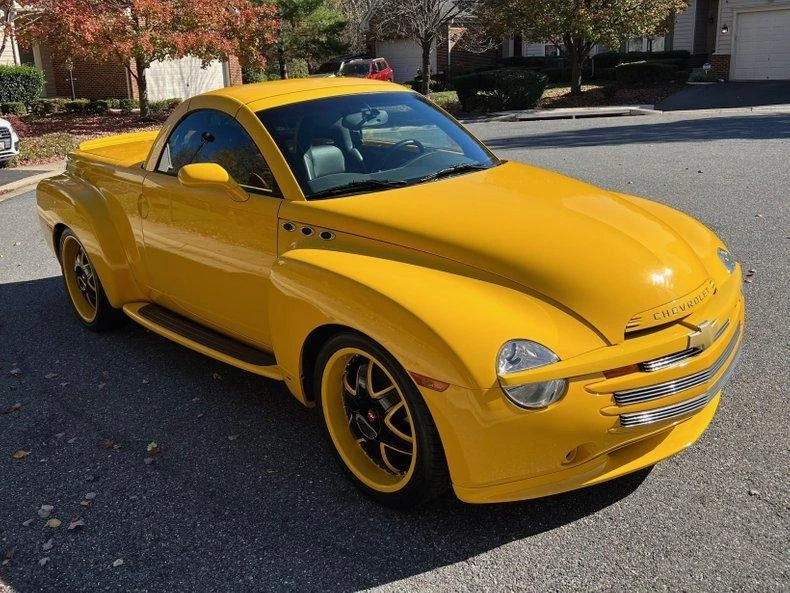 2005 Chevrolet SSR - Image 12 of 17