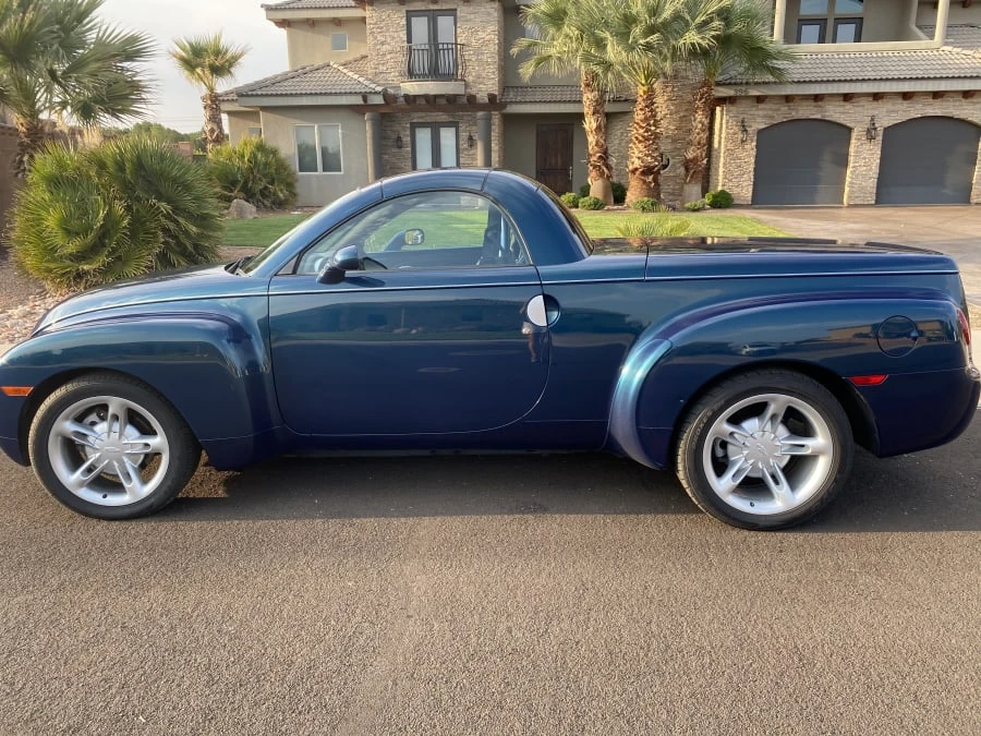 2005 Chevrolet SSR - Image 2 of 9