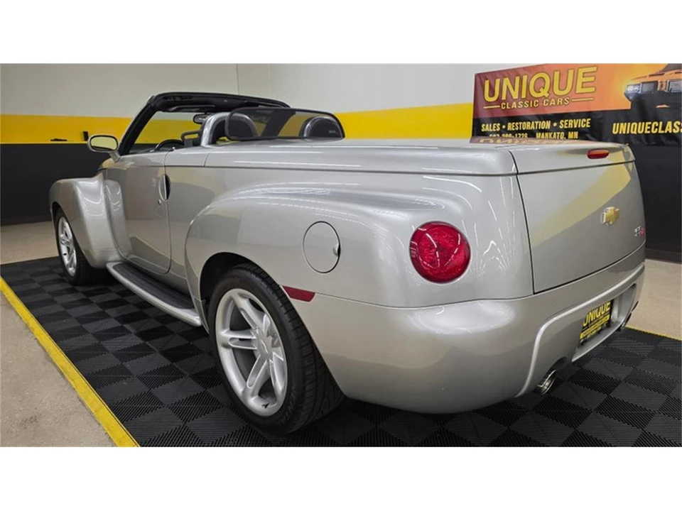 2005 Chevrolet SSR - Image 6 of 31