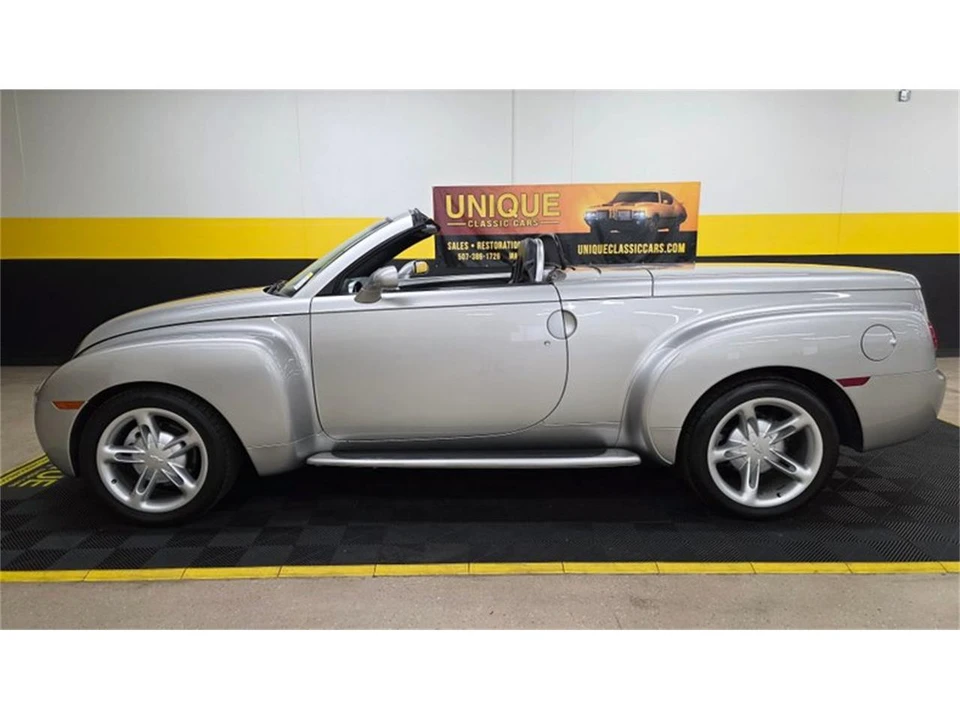 2005 Chevrolet SSR - Image 7 of 31