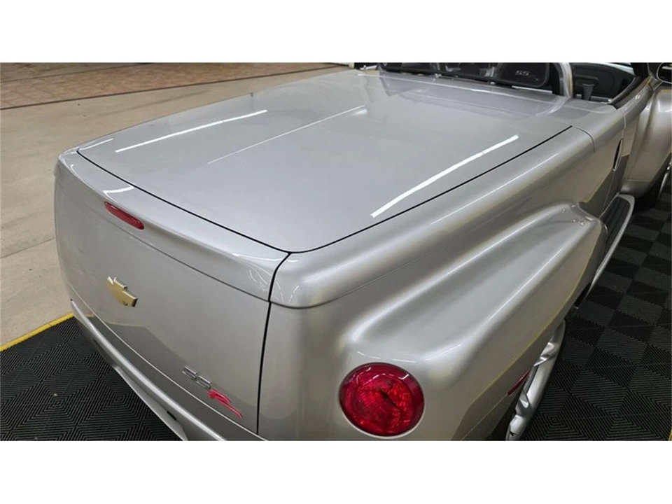 2005 Chevrolet SSR - Image 17 of 31