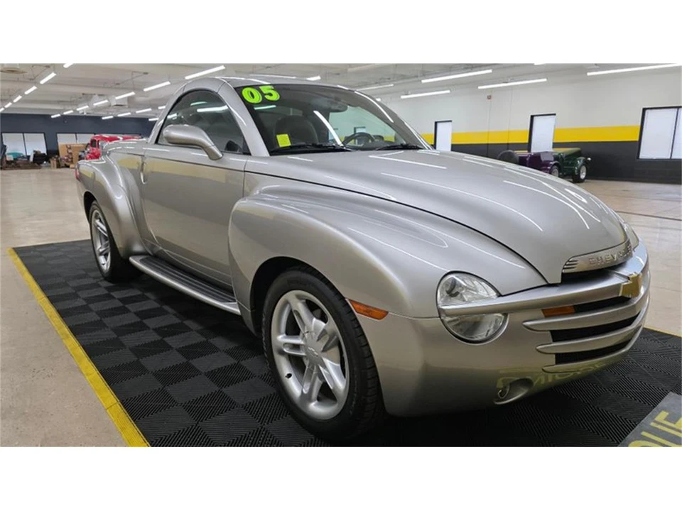 2005 Chevrolet SSR - Image 22 of 31