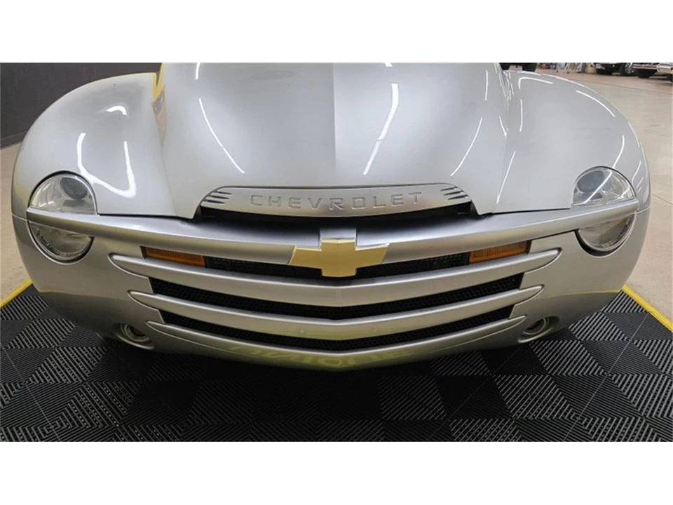 2005 Chevrolet SSR - Image 12 of 31