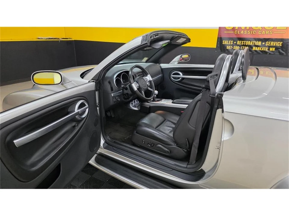 2005 Chevrolet SSR - Image 8 of 31