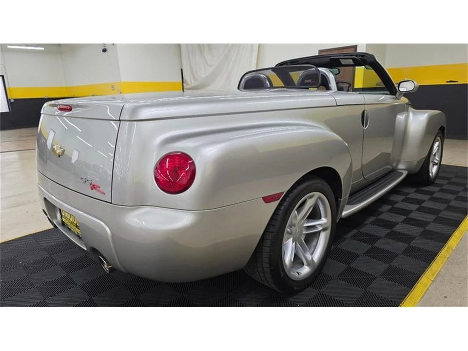 2005 Chevrolet SSR - Image 4 of 31