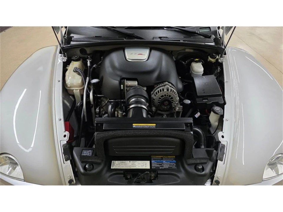 2005 Chevrolet SSR - Image 9 of 31